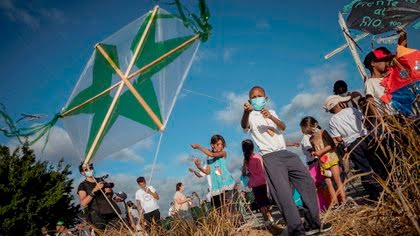 Petare, the most danger neighborhood in Venezuela, celebrated its 400th anniversary with a release of kites.